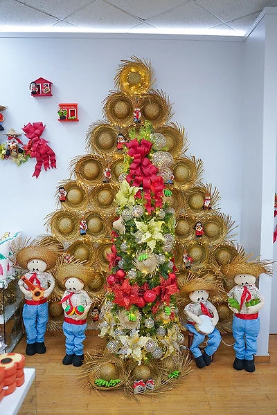 7.5' Christmas Pencil Tree with 350 Multi Color lights