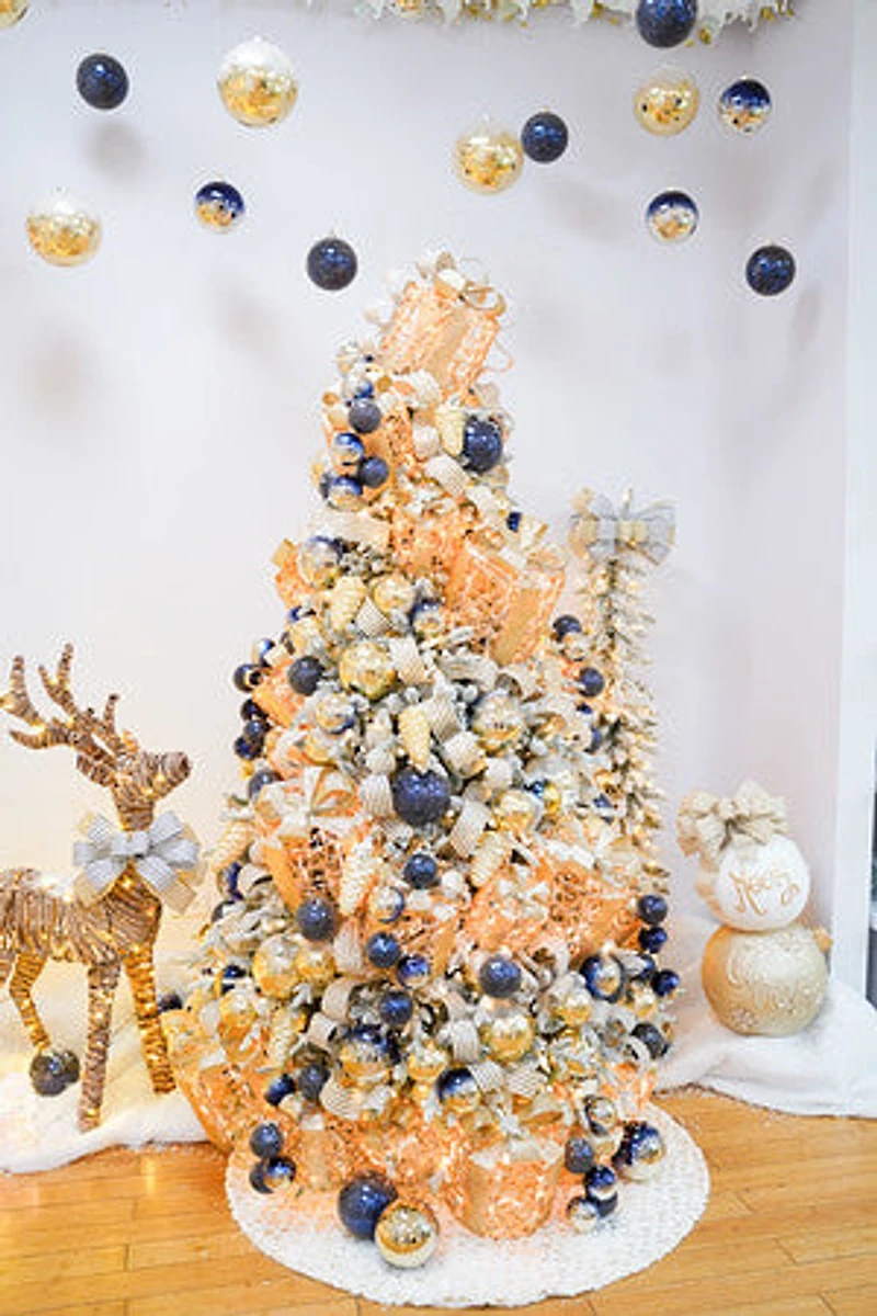 7.5' Flocking Christmas Tree H229
