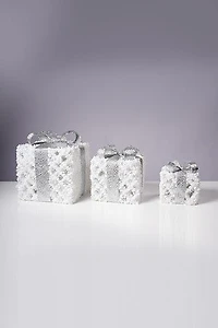 10" Set/3 White W/Silver Ribbon Gifts W/Pligs