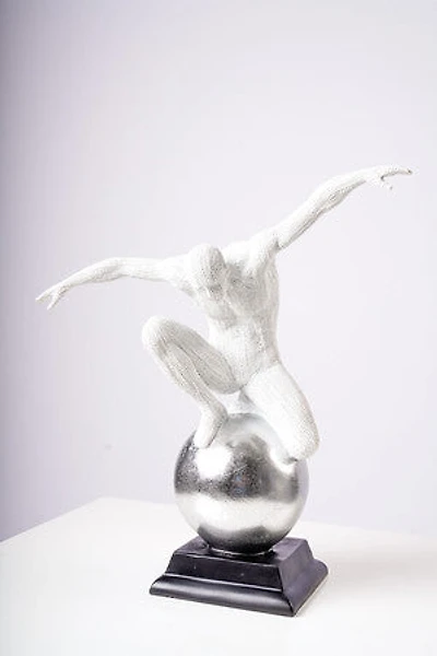 17" WHITE/SILVER FIGURE