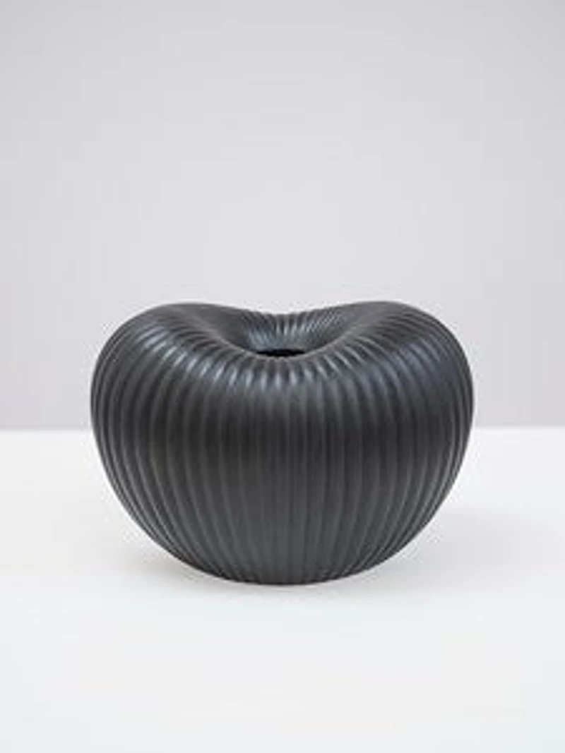 8" BLACK MATTE VASE