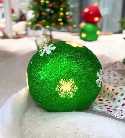 13" Magnesia Xmas Ball Green w/5Led Light Plug