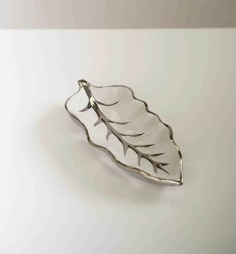 10" Silver/White Leaf Plate - Titanium Collection