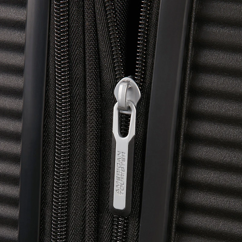 Valise de cabine rigide Curio de 20 po