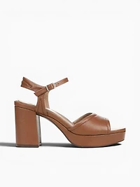 Petra Walnut Wake Leather
