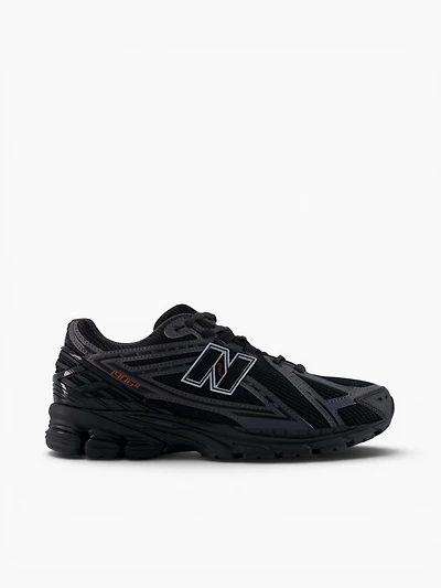 1906r Black Leather Mesh