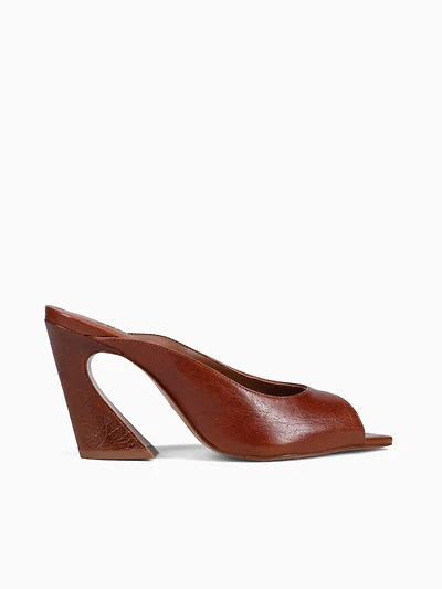 Yareni Tostado Leather