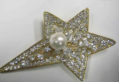 Wonder Pearl Star Brooch