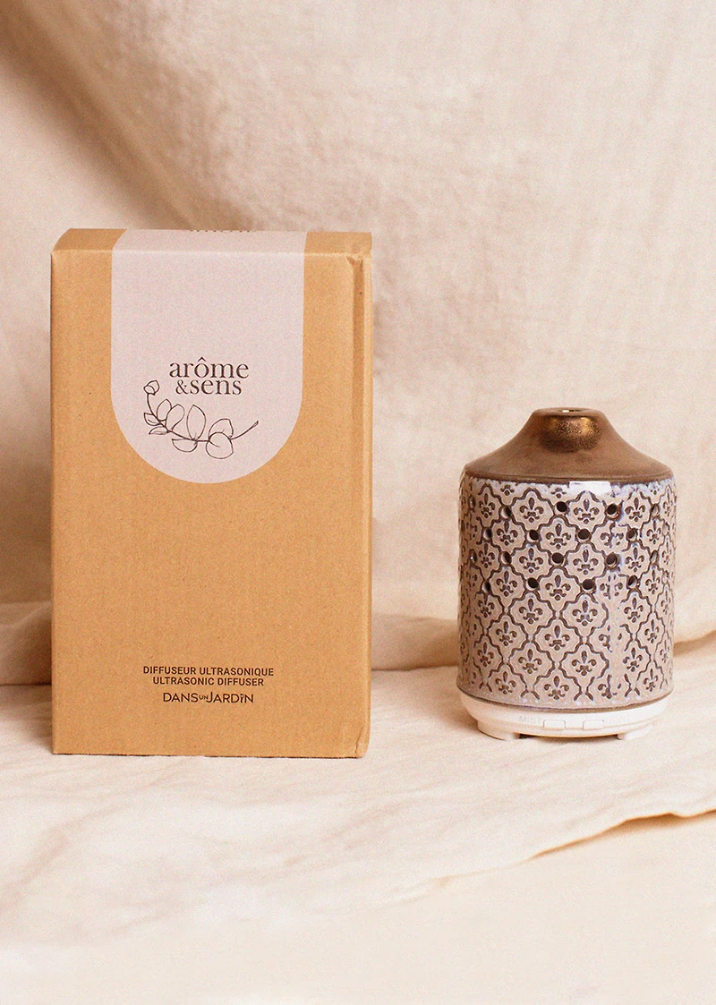 Ceramic diffuser, lily pattern