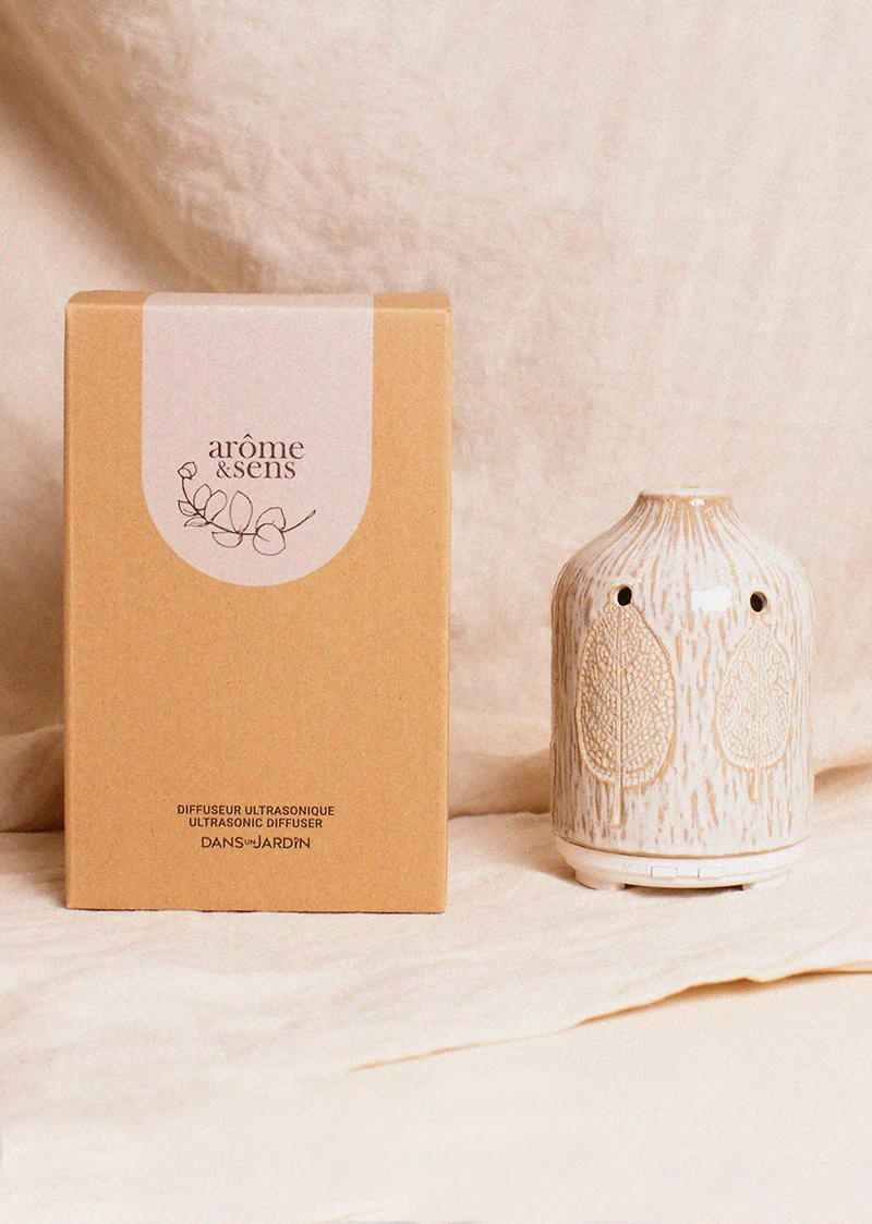 Ceramic diffuser, foliage pattern
