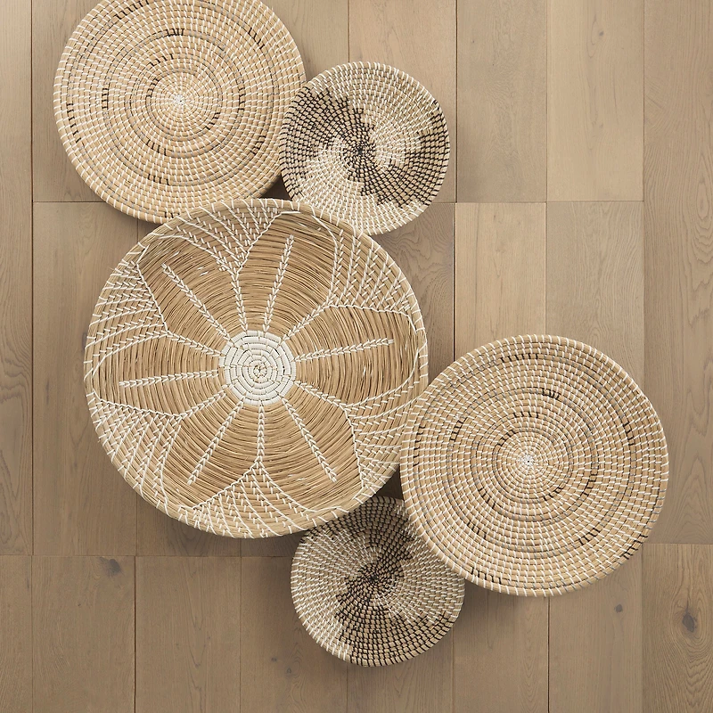 Avel String Round Hanging Plate