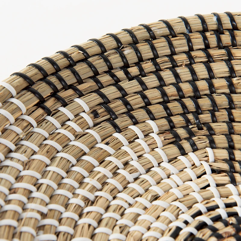 Luna Seagrass Round Hanging Plate