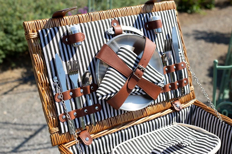WILLOW 4 PERSON PICNIC BASKET WITH REMOVEABLE COOLER BAG