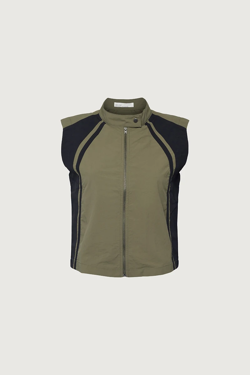 SLEEVELESS NYLON RACER TOP