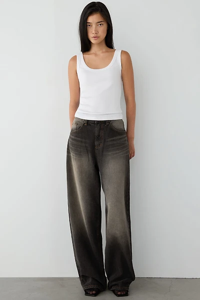 MID-RISE CURVED LEG VINTAGE WASH JEAN