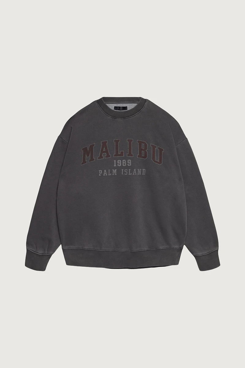 FLEECE STUDIO GRAPHIC SWEATSHIRT