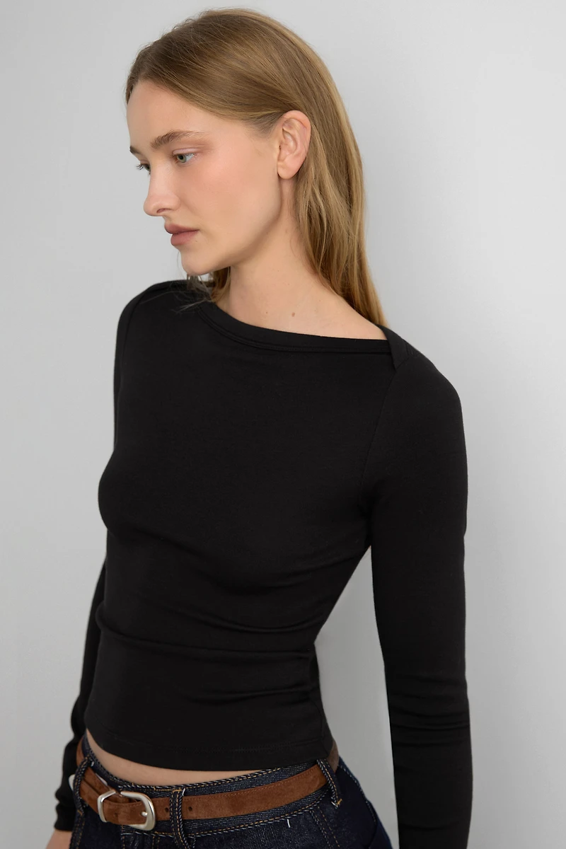 BOAT NECK LONG SLEEVE TOP