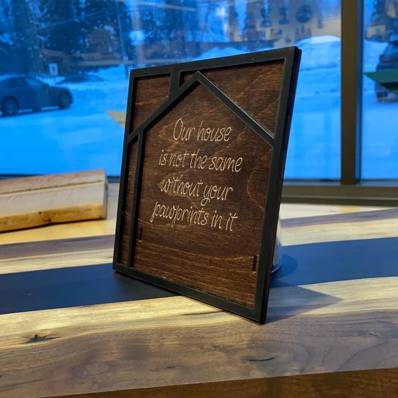 Collar Holder (memorial)