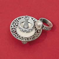 Lacie Daisy Ring Holder