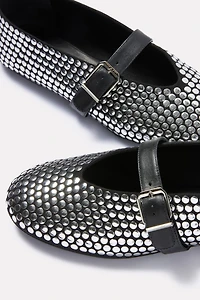 Eliza Stud Flat