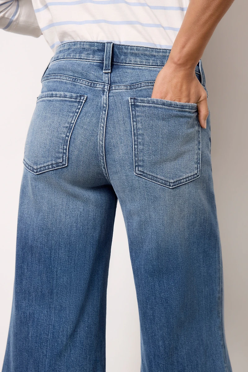 Goldie w Exaggerated Hem