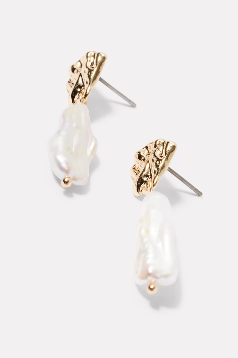 Jimmi Pearl Earrings
