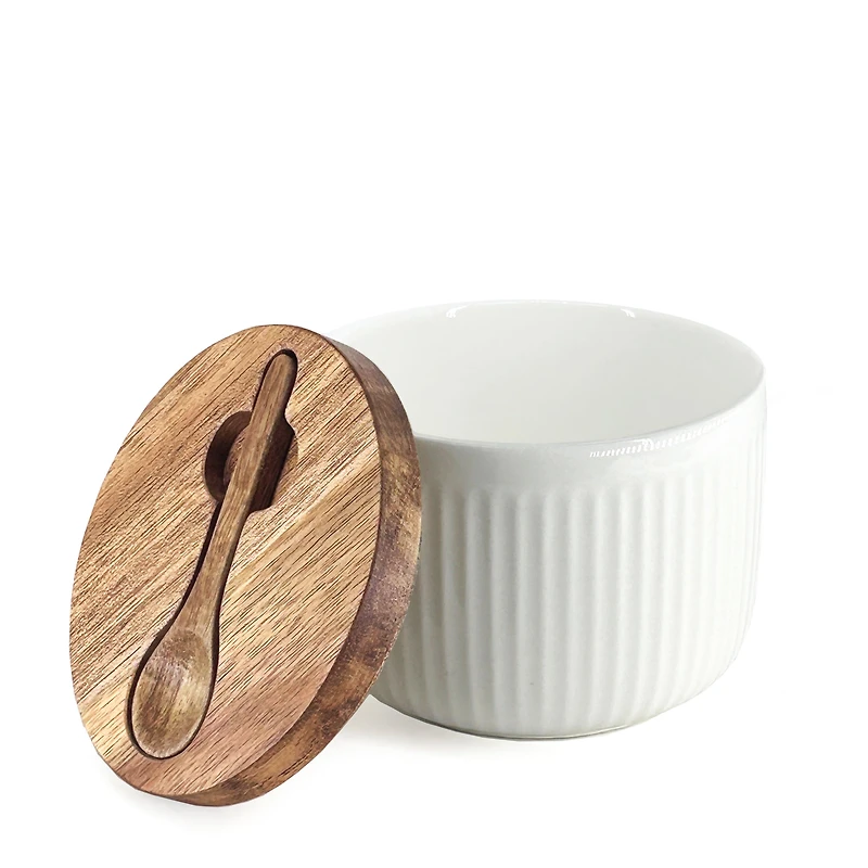 Main de sel avec cuillère