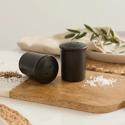 Vintage salt and pepper shaker - Black