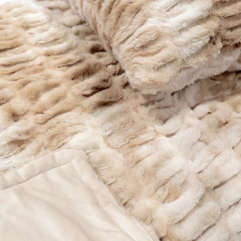 Wavy rabbit faux fur throw - Natural