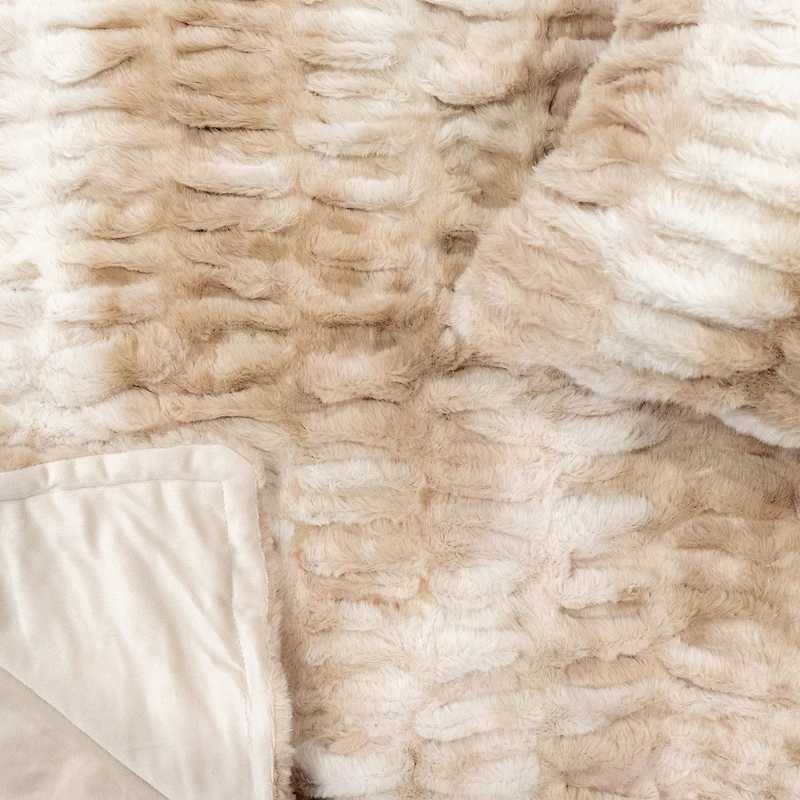 Wavy rabbit faux fur throw - Natural