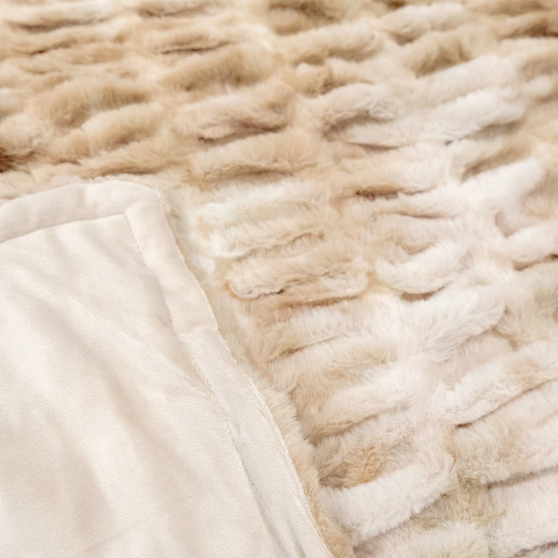 Wavy rabbit faux fur throw - Natural