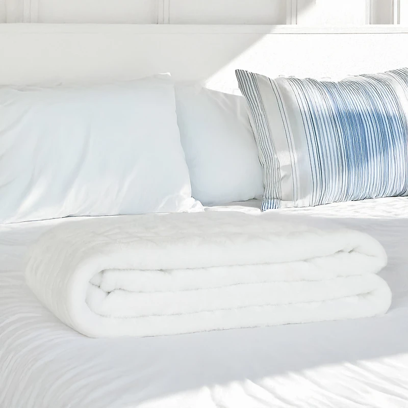 Plush throw - White