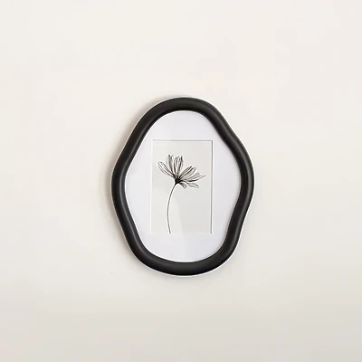Irregular shaped photo frame - 4 x 6 black