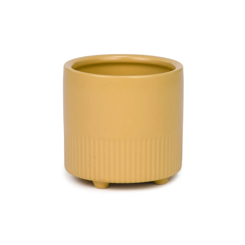 Cache-pot jaune sur pieds