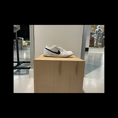 Pre-Owned Dunk Low SB 'White Gum'