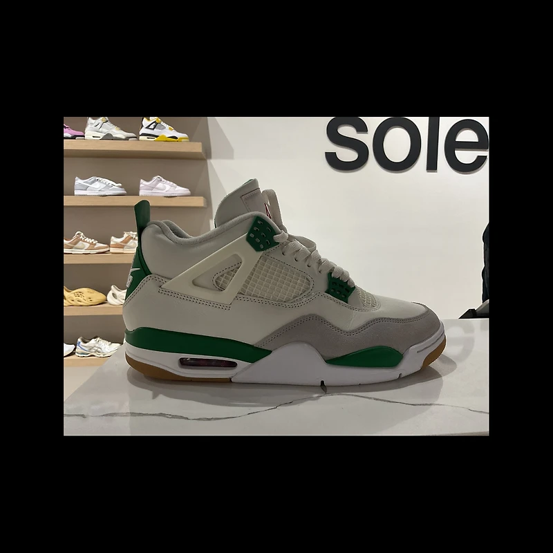 Pre-Owned Nike SB x Air Jordan 4 Retro SP 'Pine Green'