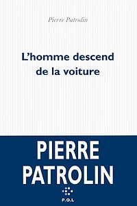 L' homme descend de la voiture