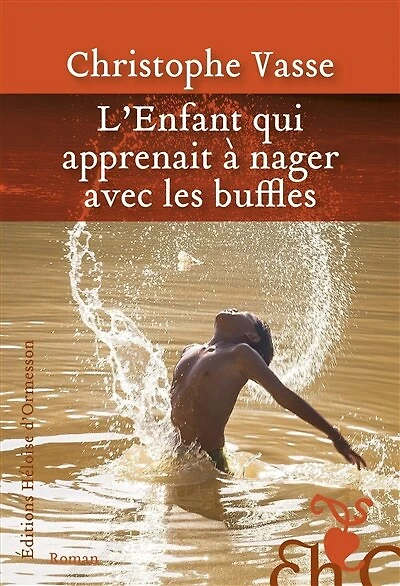 L' enfant qui apprenait à nager avec les buffles