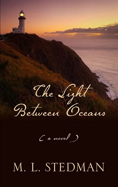 The Light Between Oceans: Large Print Edition