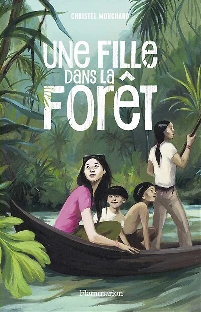 Une fille dans la forêt