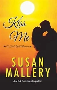 Kiss Me: (Large  Print)