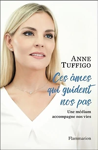 Ces âmes qui guident nos pas: une médium accompagne vies