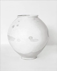 The Korean Ceramics: The Scholar's Vision, The Photographer's Eye
