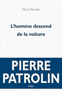 L' homme descend de la voiture