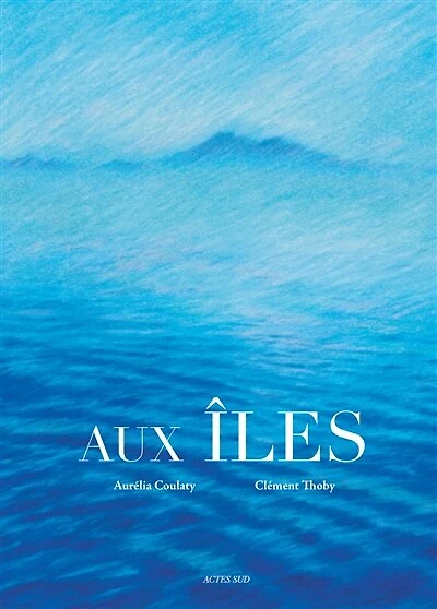 Aux îles