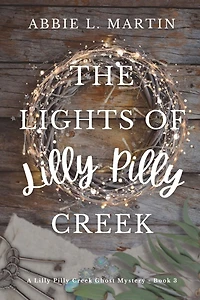 The Lights of Lilly Pilly Creek: Cozy ghost mystery amateur sleuth