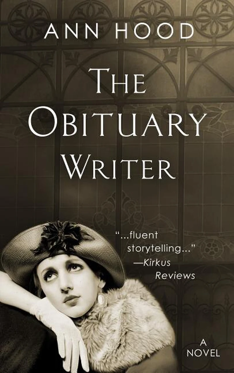 The Obituary Writer: (Large Print)