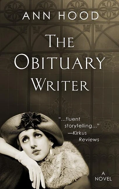 The Obituary Writer: (Large  Print)