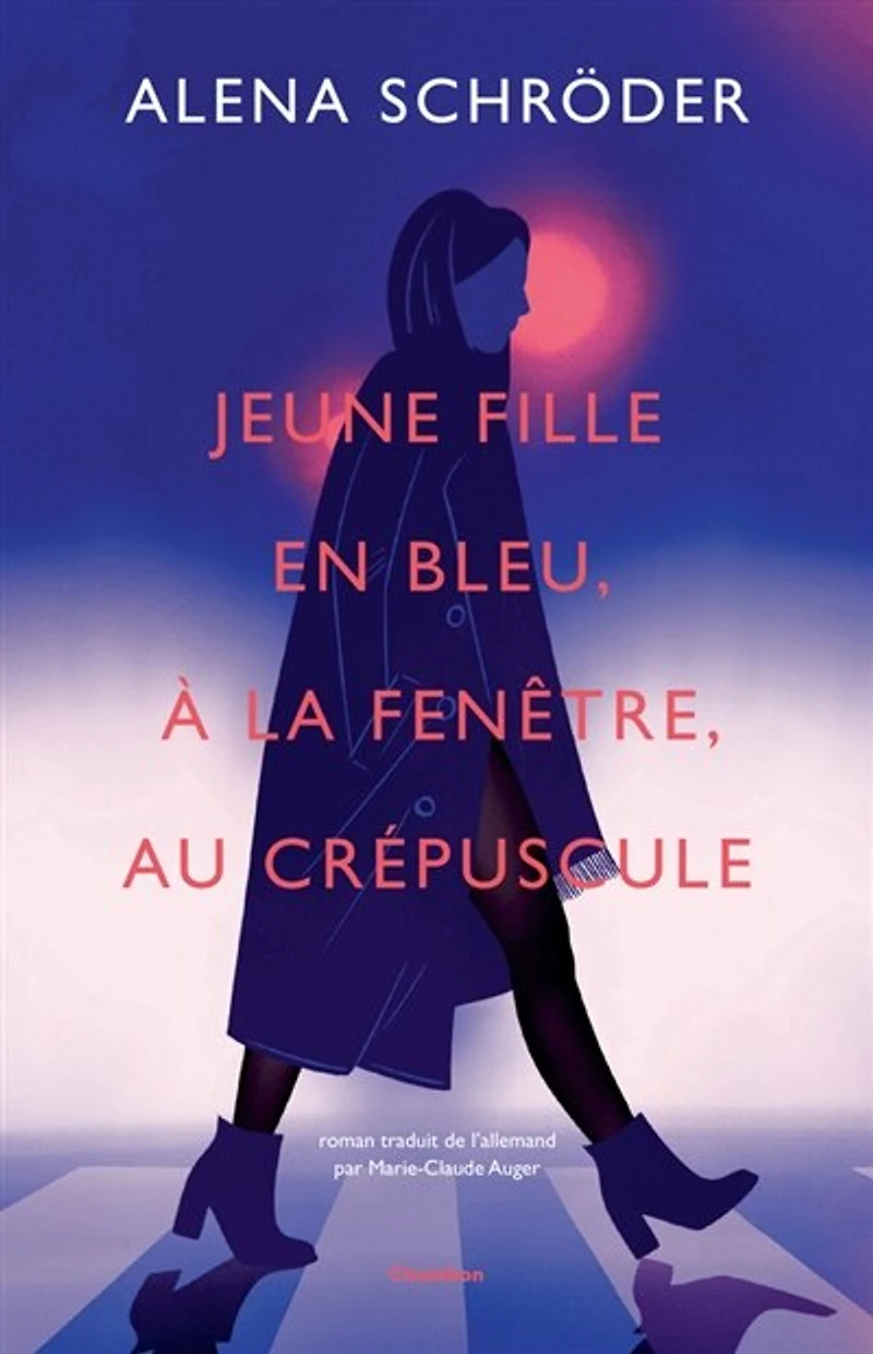 Jeune fille en bleu, à la fenêtre, au crépuscule