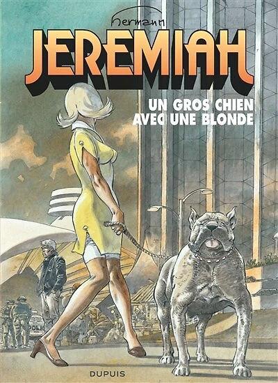 Un gros chien avec une blonde